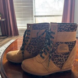 Sorel Women's Tan Leopard-Accent Lace-Up Boots